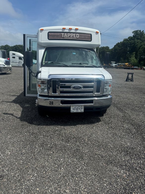 2016 Ford E-350 Limo Bus