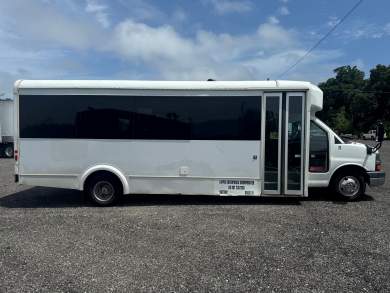 2012 Ford Glaval / Ford Limo Bus