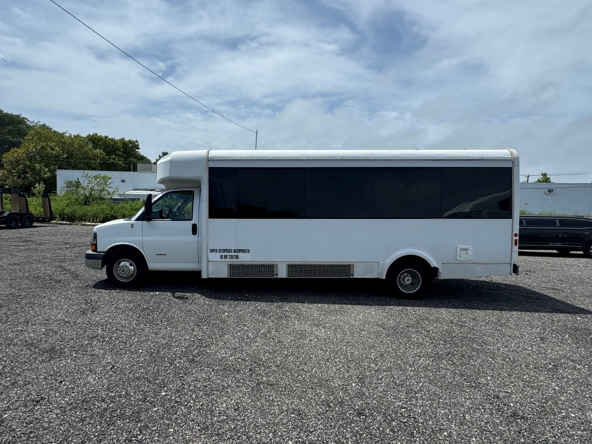 2012 Ford Glaval / Ford Limo Bus - Photo 3