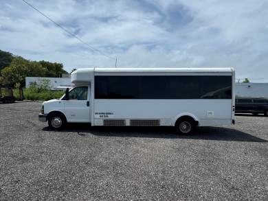 2012 Ford Glaval / Ford Limo Bus