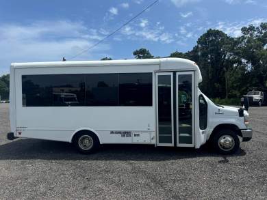 2017 FORD E-450, Starcraft Limo Bus