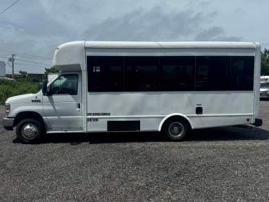 2017 FORD E-450, Starcraft Limo Bus