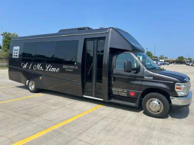 2017 Berkshire Coach Ford E450 23 PAX Shuttle Bus