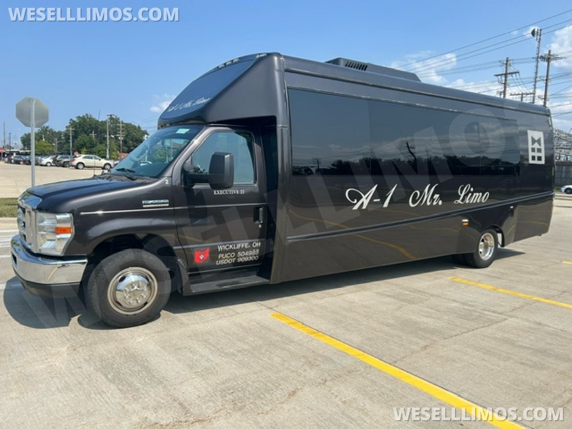 Executive Shuttle for Sale in Wickliffe, OH - Photo 3