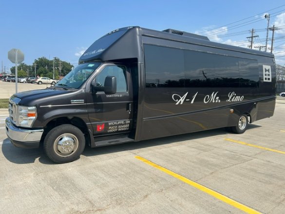 2017 Berkshire Coach Ford E450 23 PAX Shuttle Bus