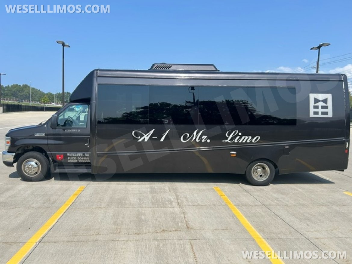 Executive Shuttle for Sale in Wickliffe, OH - Photo 4