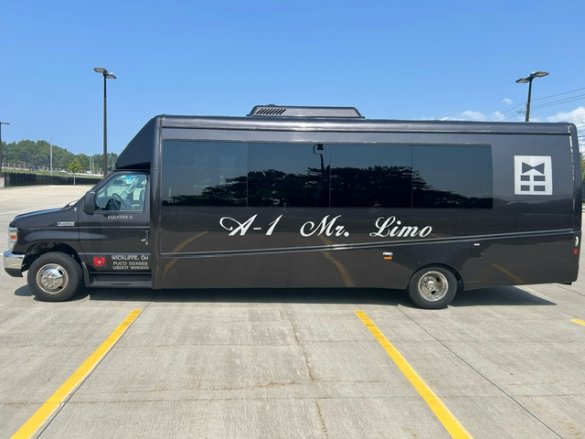 2017 Berkshire Coach Ford E450 23 PAX Shuttle Bus