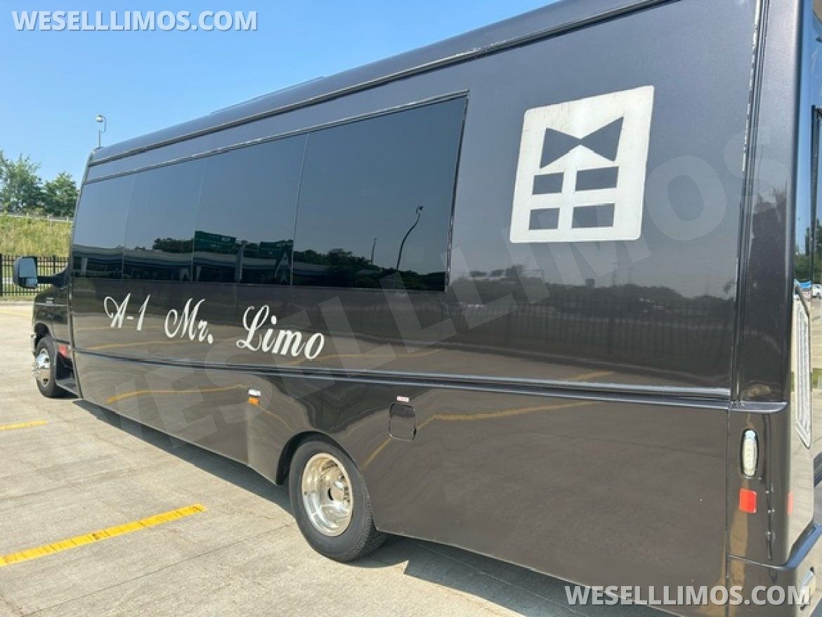Executive Shuttle for Sale in Wickliffe, OH - Photo 5