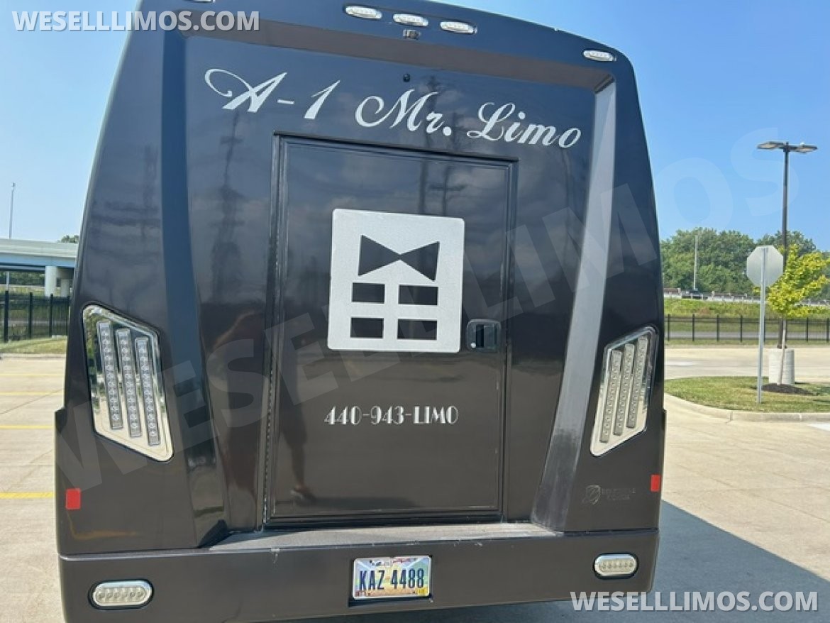 Executive Shuttle for Sale in Wickliffe, OH - Photo 6