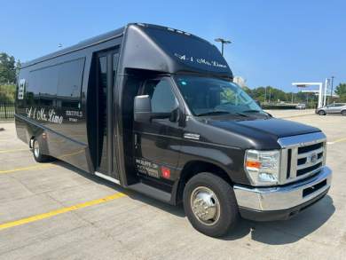 2017 Berkshire Coach Ford E450 23 PAX Shuttle Bus