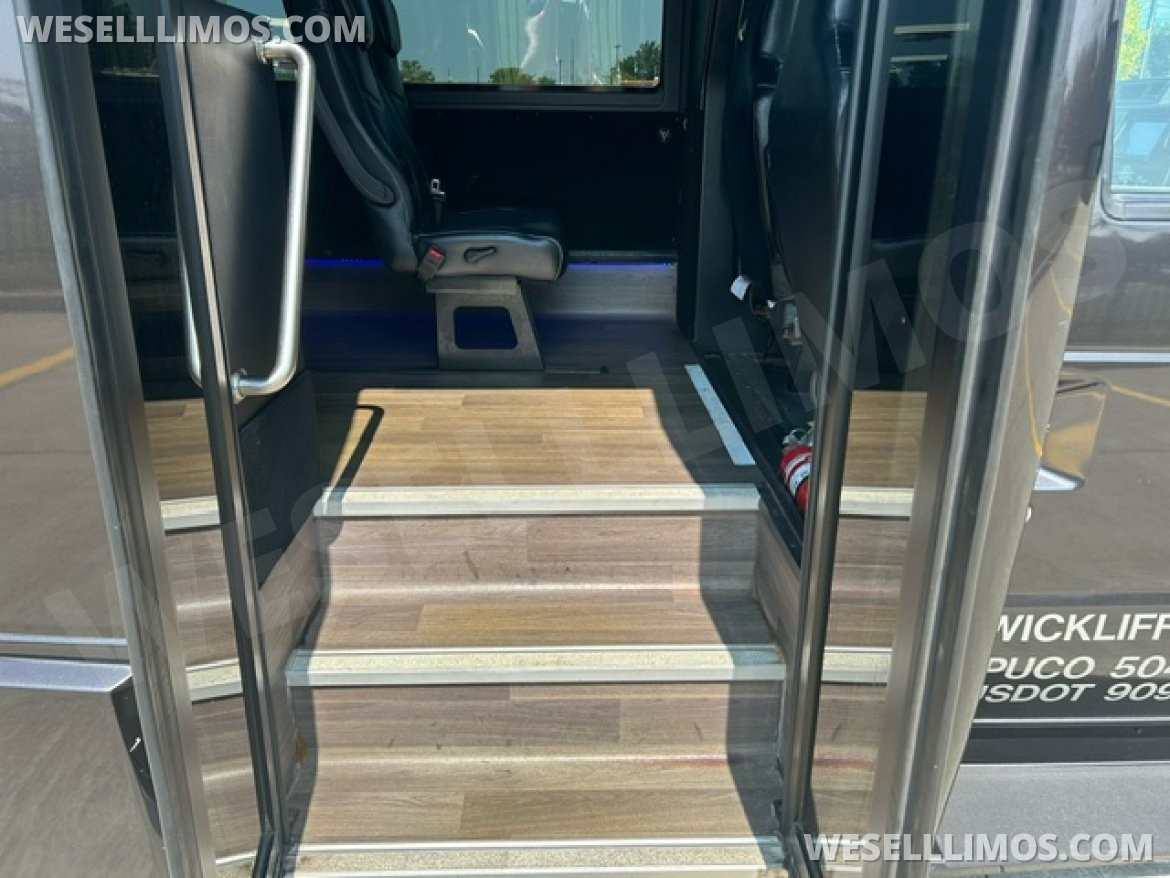 Executive Shuttle for Sale in Wickliffe, OH - Photo 12