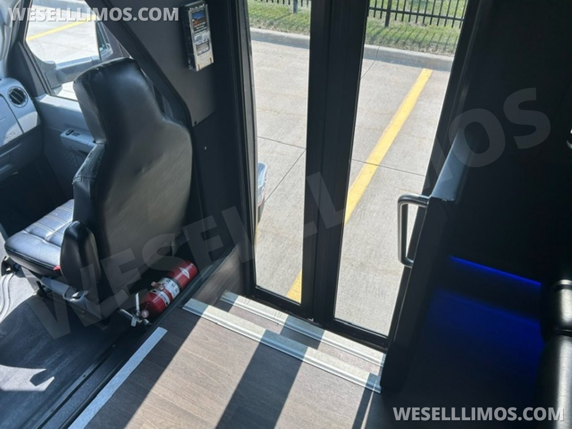 Executive Shuttle for Sale in Wickliffe, OH - Photo 18