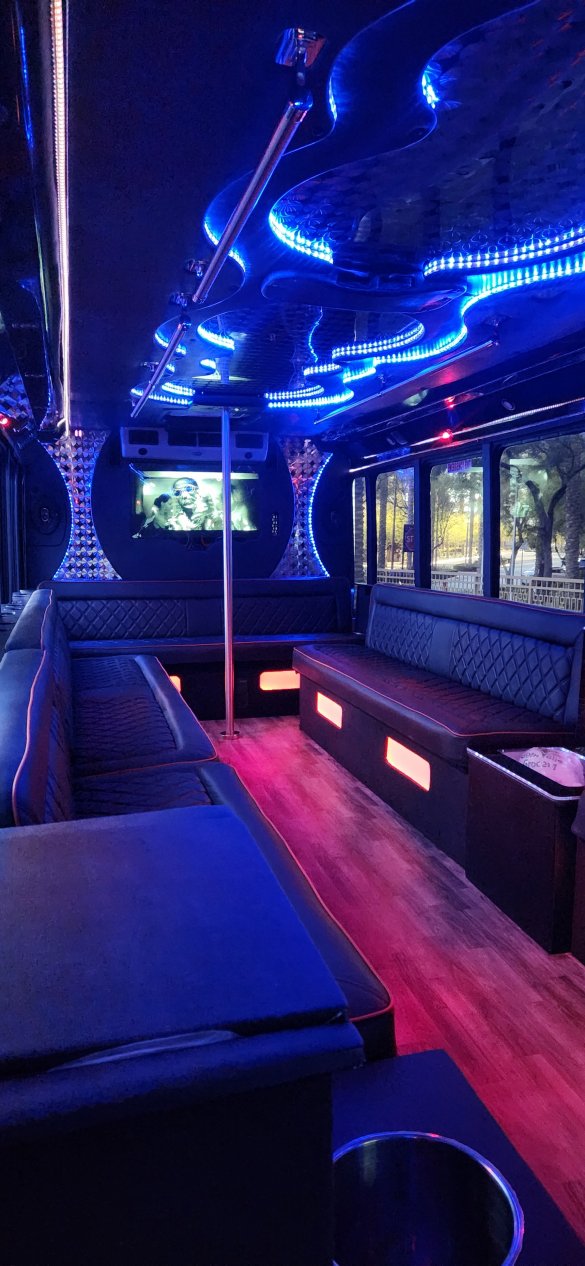 2007 GMC C5500 Limo Bus for Sale in Las Vegas, NV - Photo 3