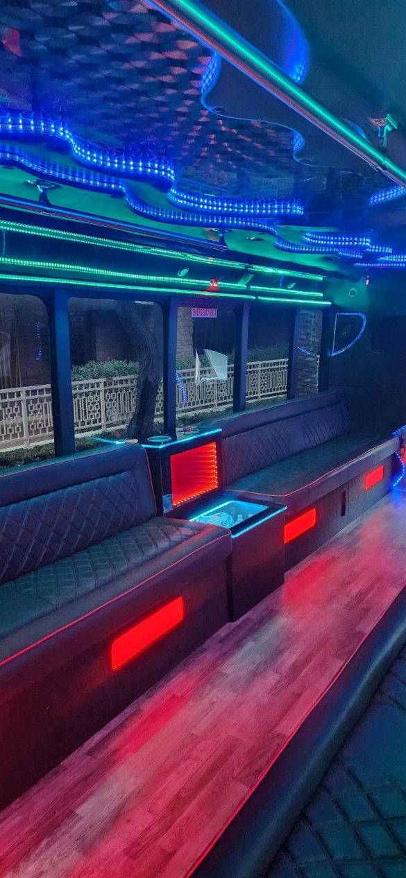 2007 GMC C5500 Limo Bus for Sale in Las Vegas, NV - Photo 2