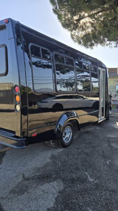 2006 Ford E350 15 passanger Limo Bus