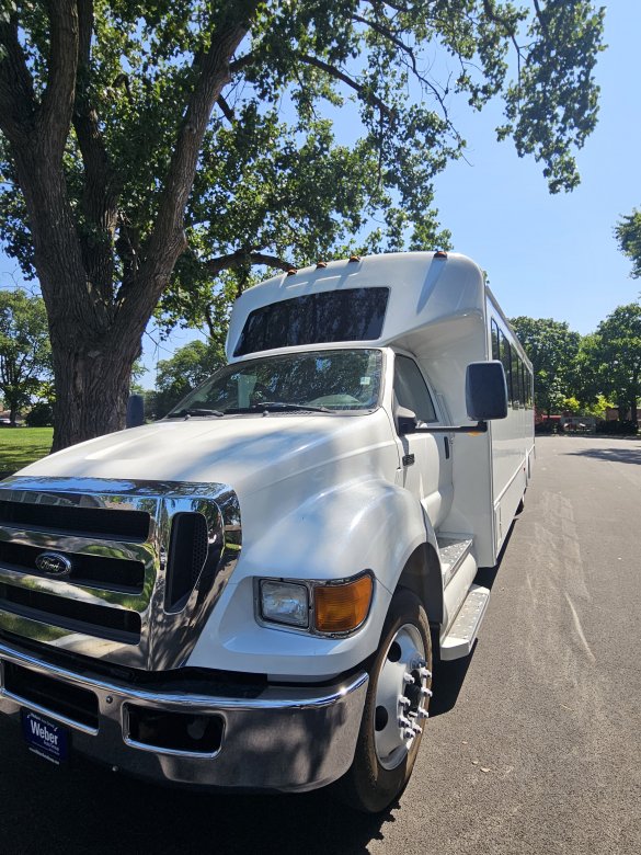 2012 Glaval Ford F650 Limo Bus