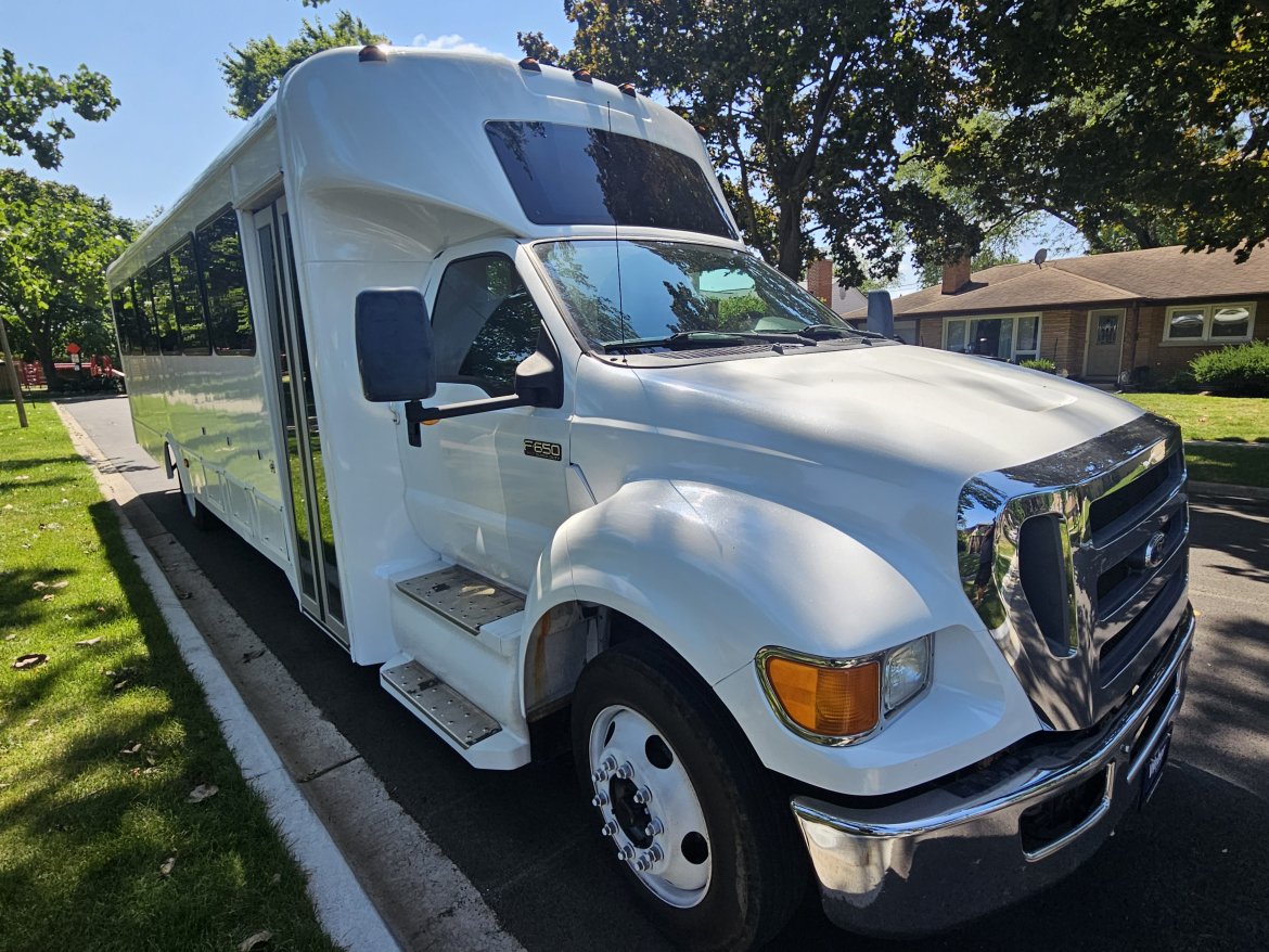 Limo Bus for Sale in skokie, IL - Photo 3