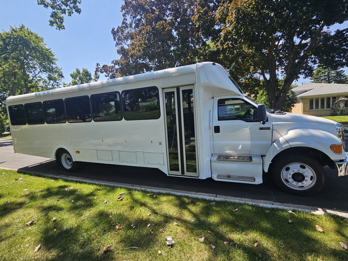 Limo Bus for Sale in skokie, IL - Photo 6
