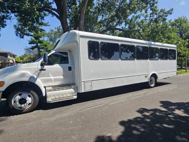 2012 Glaval Ford F650 Limo Bus