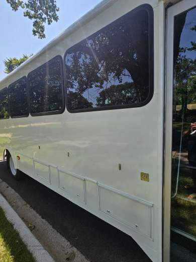 2012 Glaval Ford F650 Limo Bus