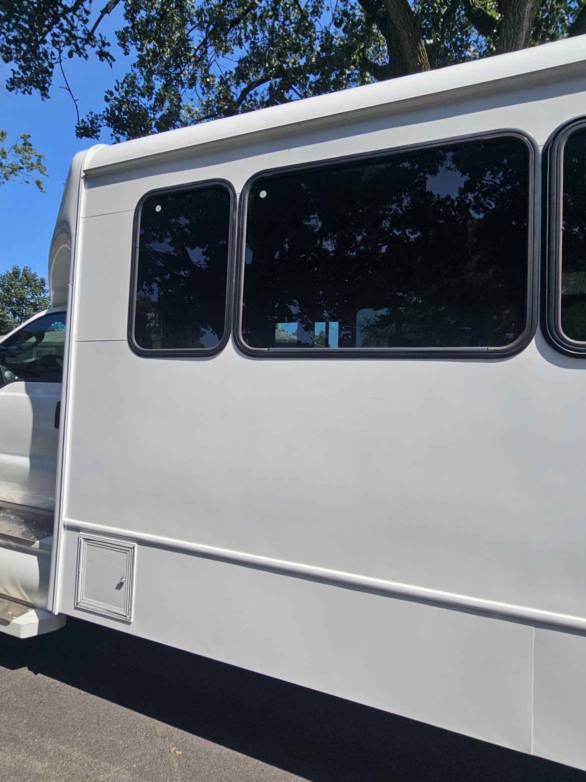 Limo Bus for Sale in skokie, IL - Photo 11