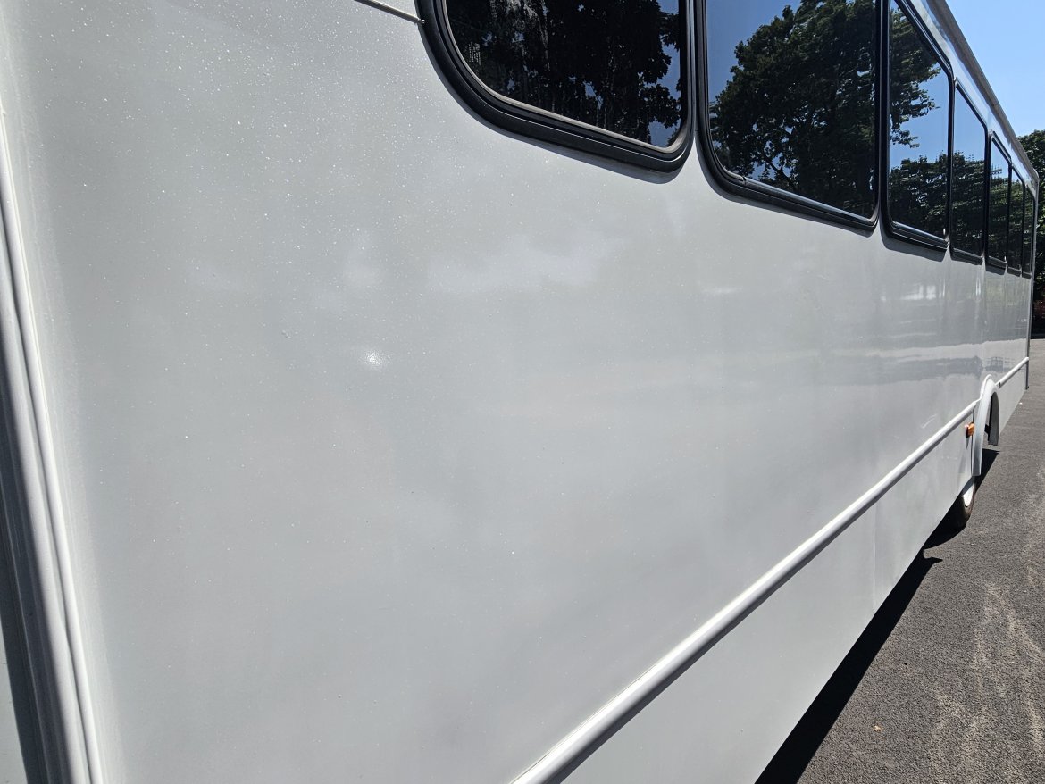 Limo Bus for Sale in skokie, IL - Photo 17