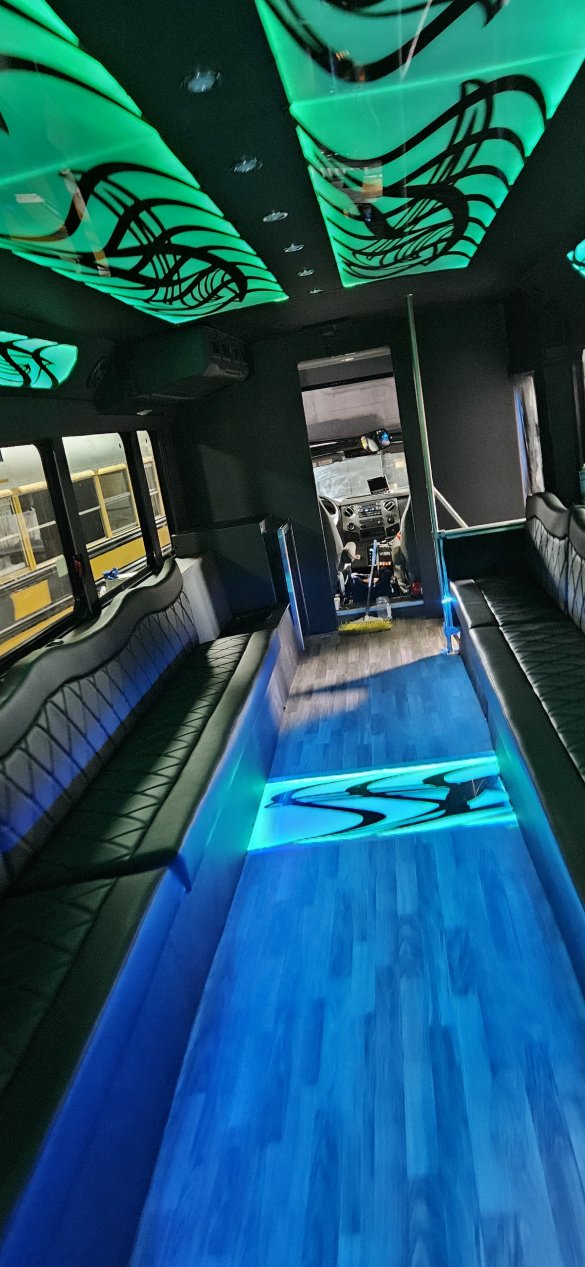 2012 Glaval Ford F650 Limo Bus