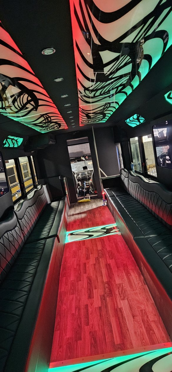 2012 Glaval Ford F650 Limo Bus