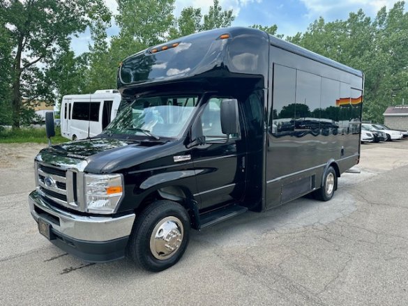 2023 Ford E450 Shuttle Bus for Sale in Erie, PA - Photo 3
