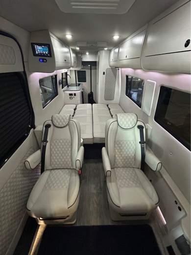 2025 OGV Luxury Coach Mercedes-Benz V-Tour AWD Sprinter