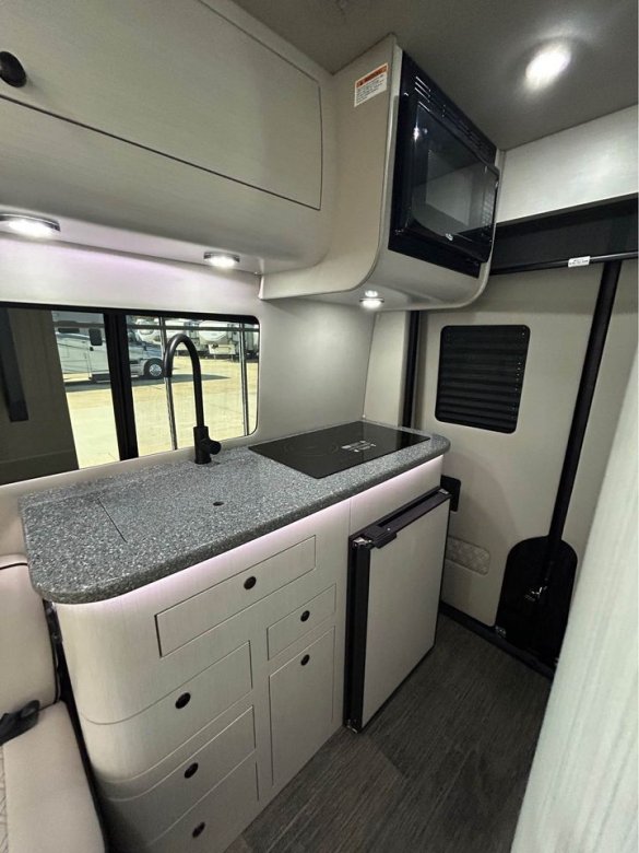 2025 OGV Luxury Coach Mercedes-Benz V-Tour AWD Sprinter