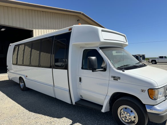 2001 Krystal Koach Ford e450 Limo Bus