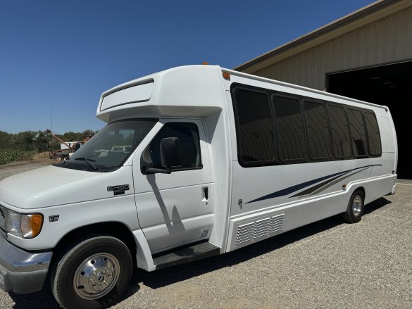 2001 Krystal Koach Ford e450 Limo Bus