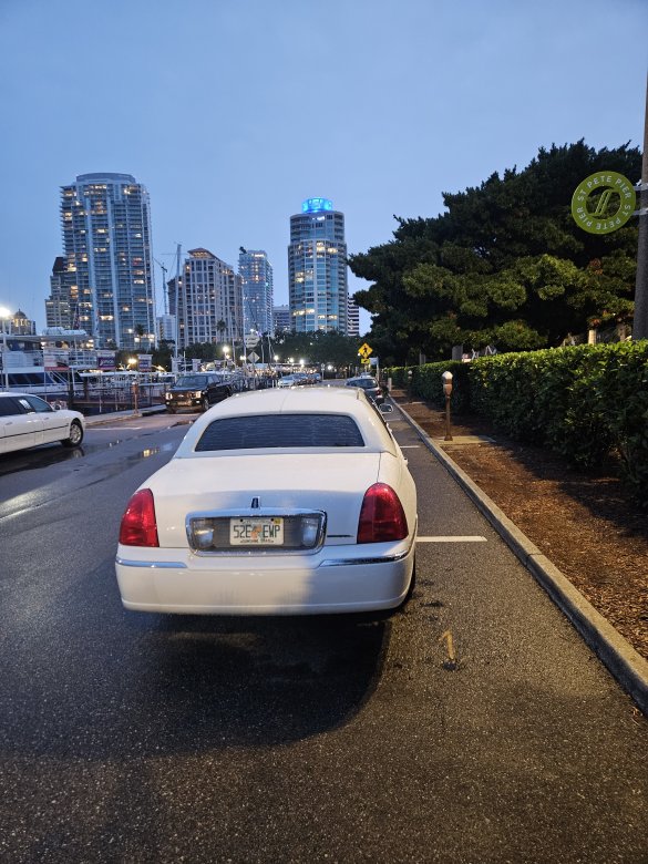 2007 Krystal Lincoln Town Car Limousine