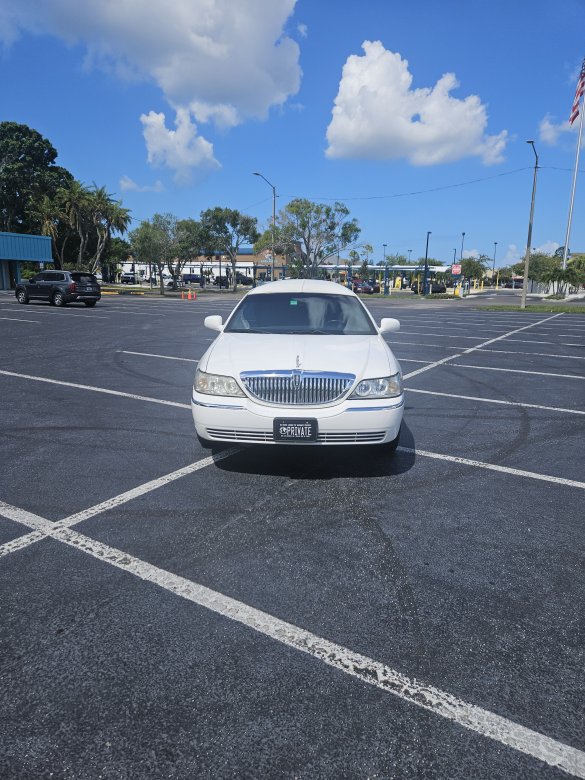 2007 Krystal Lincoln Town Car Limousine