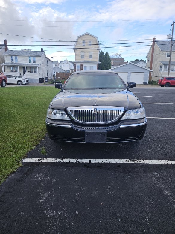 2009 Krystal Coach Lincoln Town Car Limousine