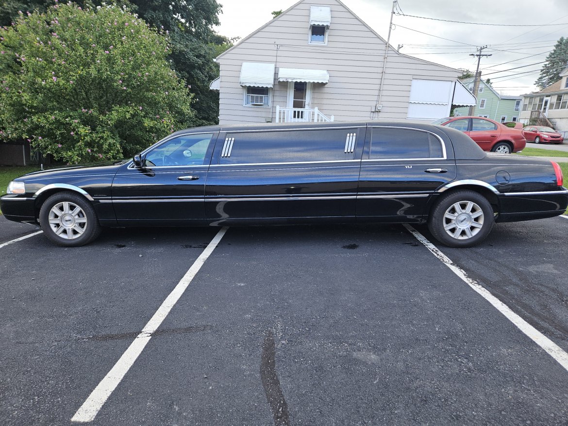 Limousine for sale: 2009 Lincoln Town Car 72&quot; by Krystal Coach