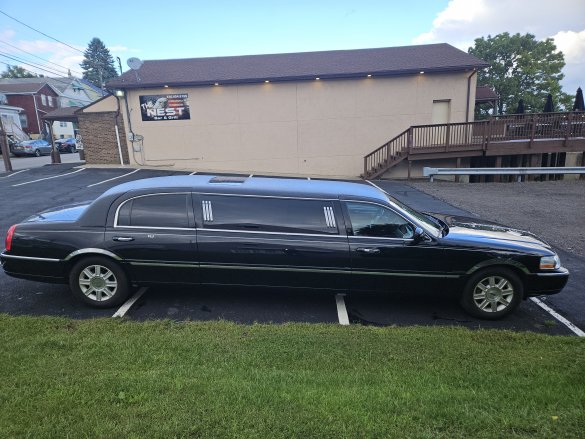 2009 Krystal Coach Lincoln Town Car Limousine