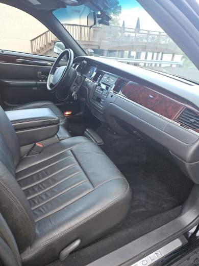 2009 Krystal Coach Lincoln Town Car Limousine