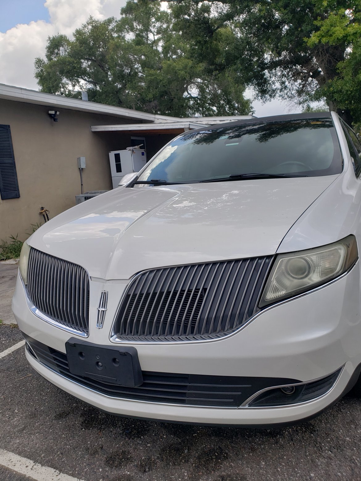 2014 Royale Coachworks Lincoln MKT 120" 5 Door Limousine - Photo 3