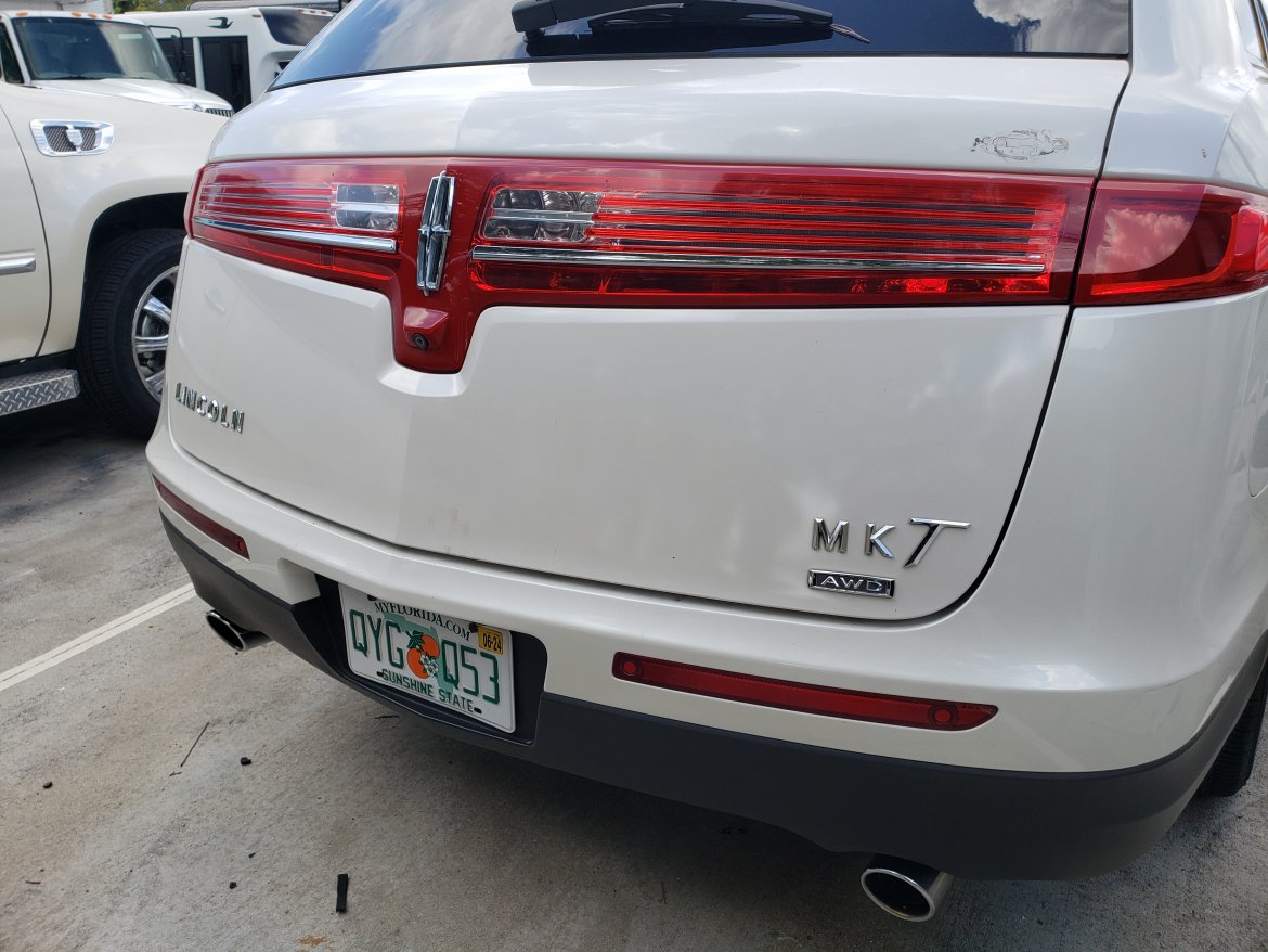 2014 Royale Coachworks Lincoln MKT 120" 5 Door Limousine - Photo 4