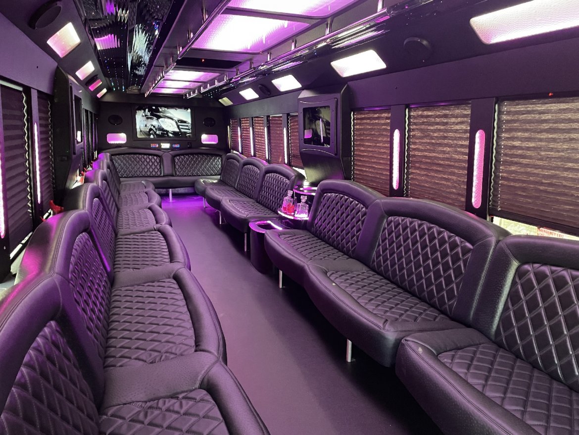 Limo Bus for Sale in Chicago, IL - Photo 9