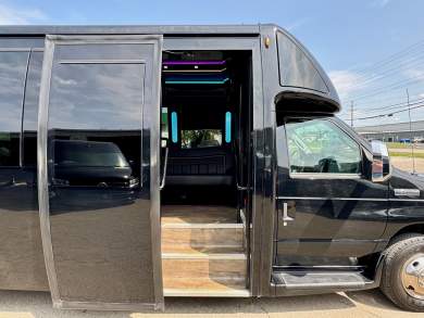 2017 Ford E450 Limo Bus for Sale in Erie, Pennsylvania, US - Photo 4