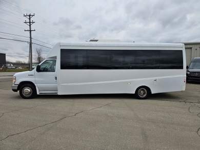 2018 Berkshire Ford E-450 Paratransit Shuttle Bus