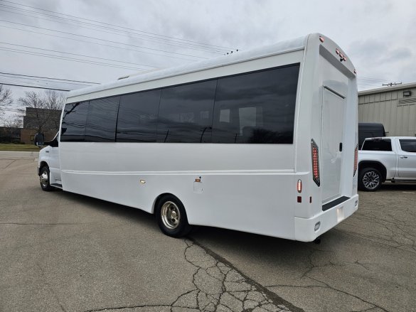 2018 Berkshire Ford E-450 Paratransit Shuttle Bus