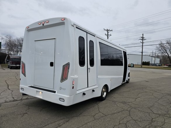 2018 Berkshire Ford E-450 Paratransit Shuttle Bus