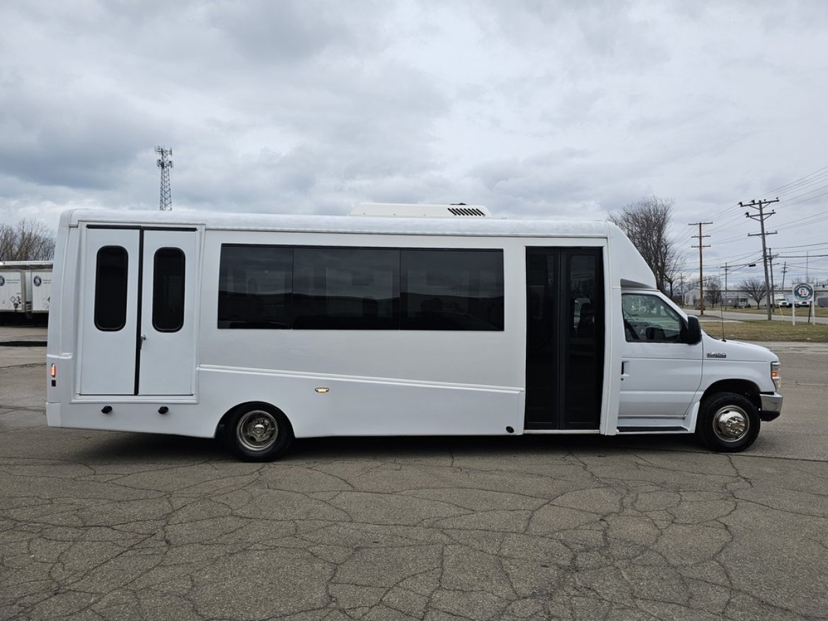 Shuttle Bus for sale: 2018 Ford E-450 by Berkshire