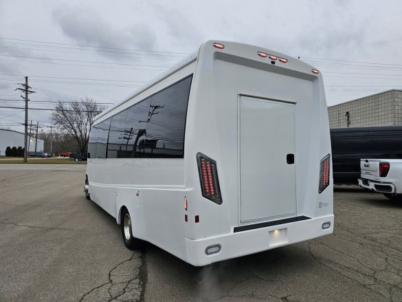 2018 Berkshire Ford E-450 Paratransit Shuttle Bus