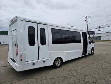 2018 Berkshire Ford E-450 Paratransit Shuttle Bus