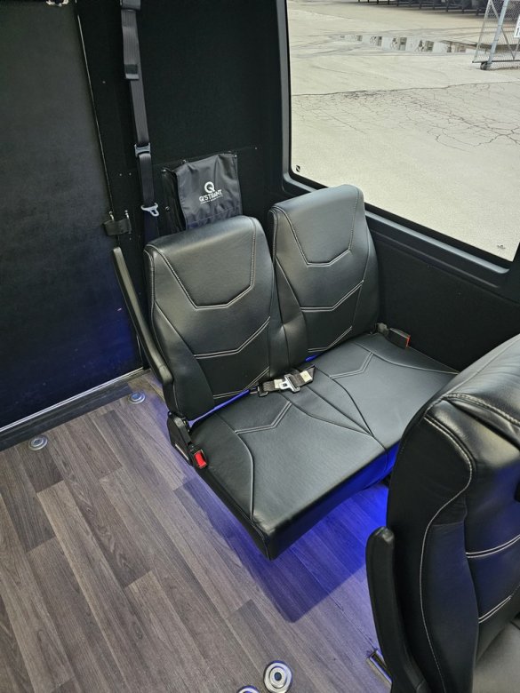 2018 Berkshire Ford E-450 Paratransit Shuttle Bus